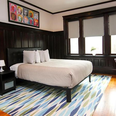 A Stylish Stay W/ A Queen Bed, Heated Floors.. #37 Brookline Eksteriør billede