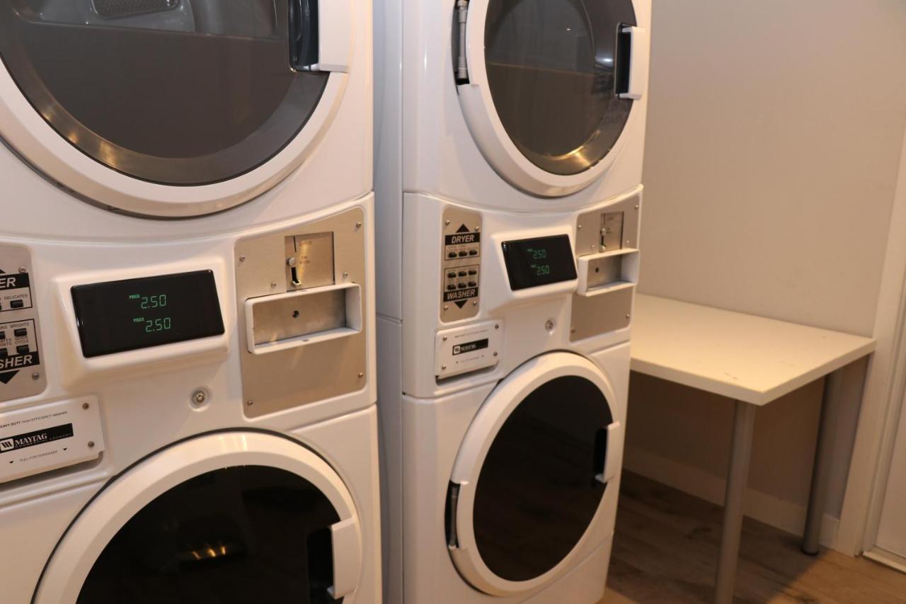 A Stylish Stay W/ A Queen Bed, Heated Floors.. #37 Brookline Eksteriør billede