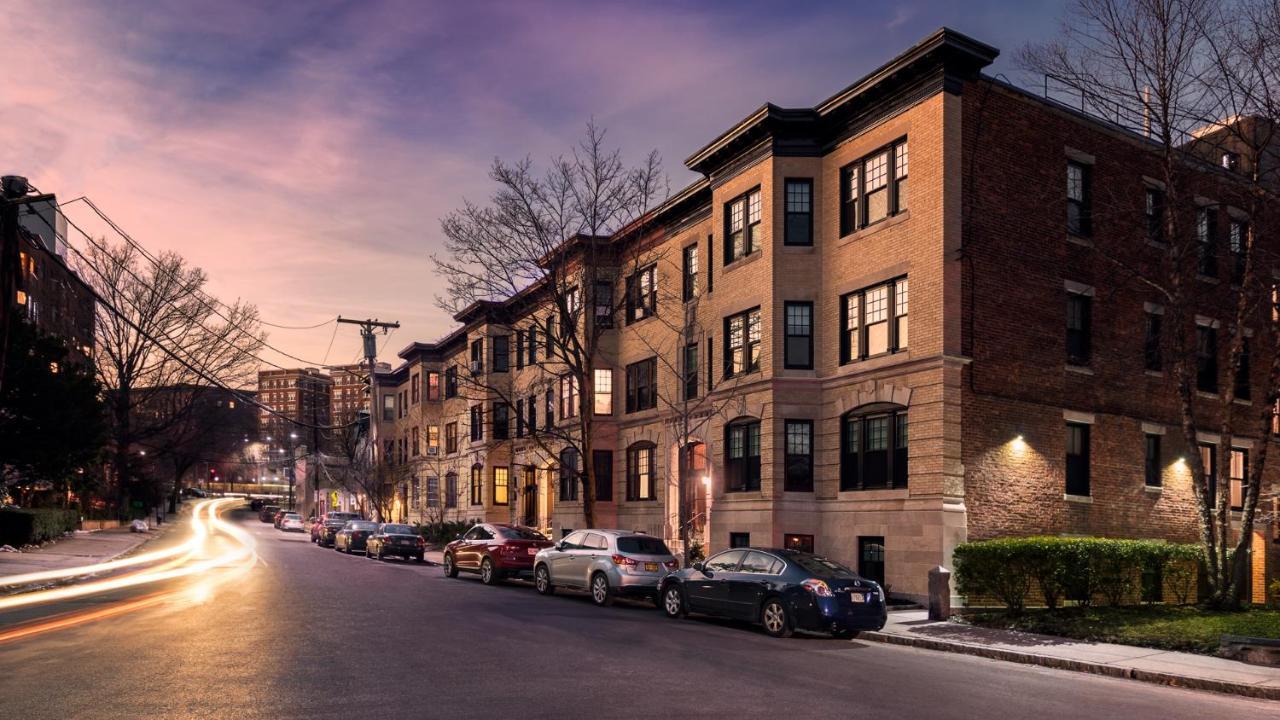 A Stylish Stay W/ A Queen Bed, Heated Floors.. #37 Brookline Eksteriør billede