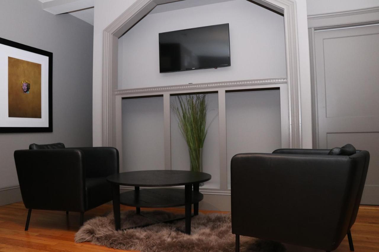A Stylish Stay W/ A Queen Bed, Heated Floors.. #37 Brookline Eksteriør billede
