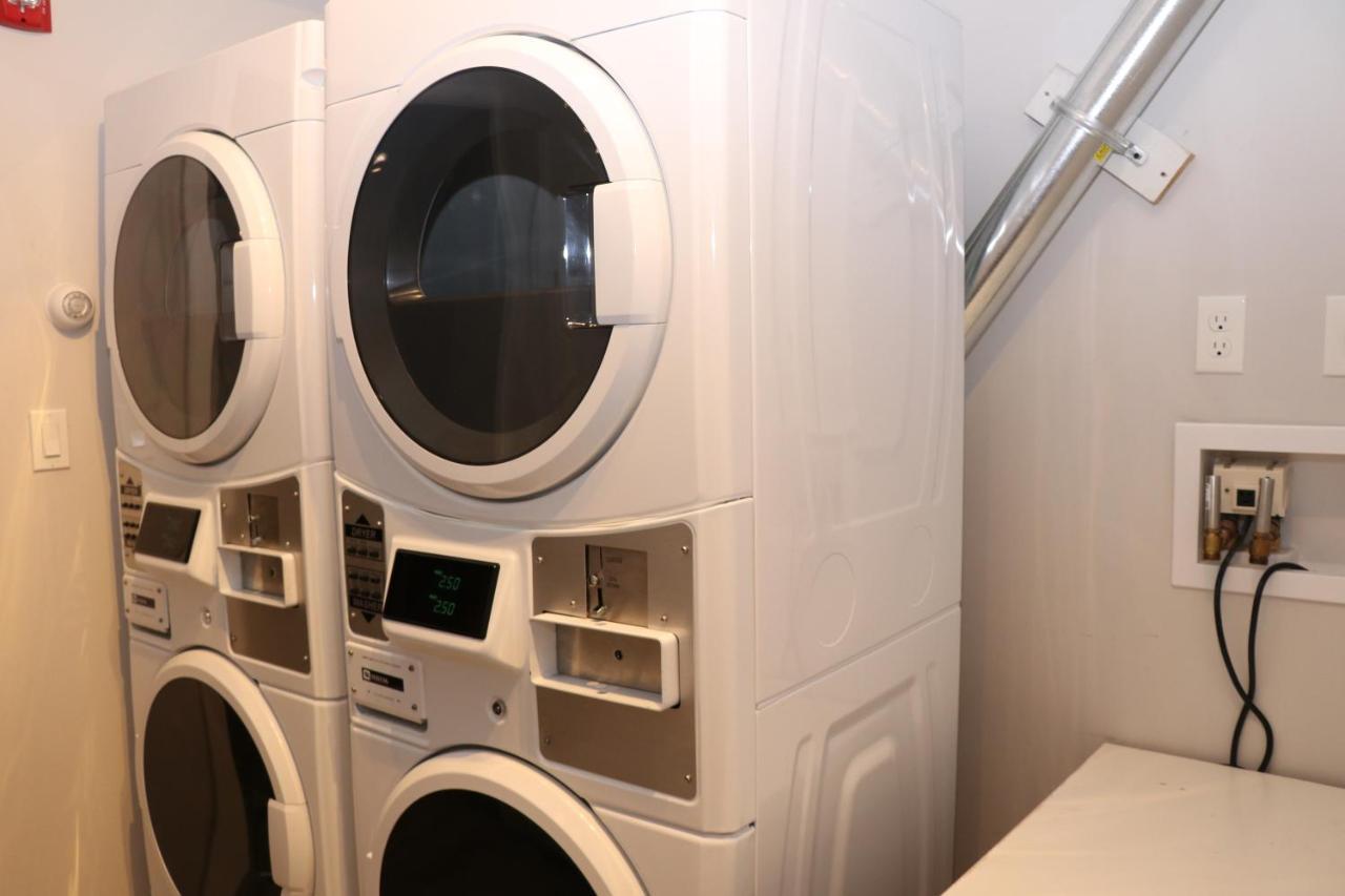 A Stylish Stay W/ A Queen Bed, Heated Floors.. #37 Brookline Eksteriør billede