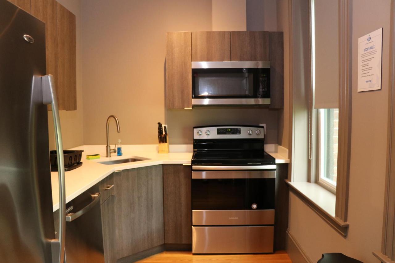 A Stylish Stay W/ A Queen Bed, Heated Floors.. #37 Brookline Eksteriør billede